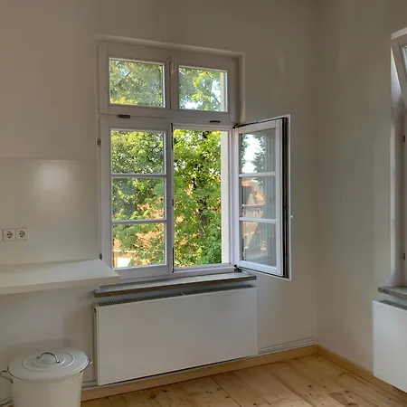 Family With Very Large Living Lejlighed