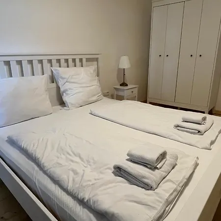 Family With Very Large Living Lejlighed